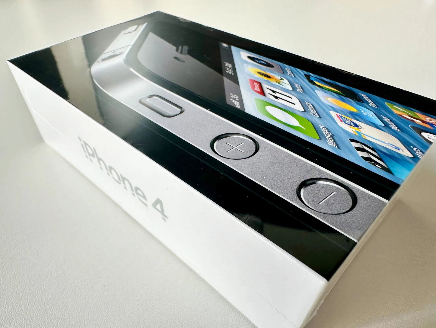 Apple iPhone 4 (Model A1332) – Sealed in Original Packaging