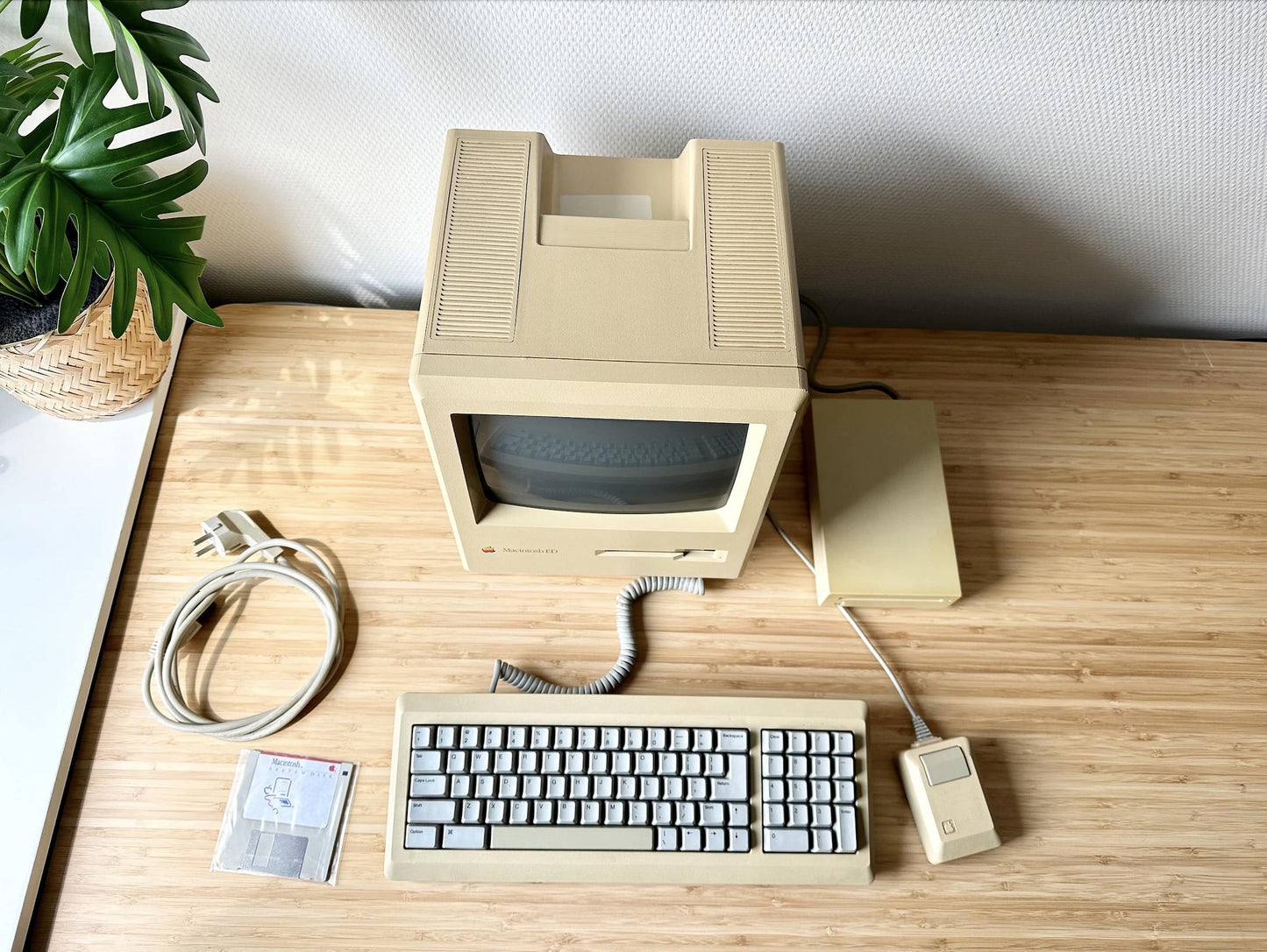 Vintage Apple Macintosh 512k