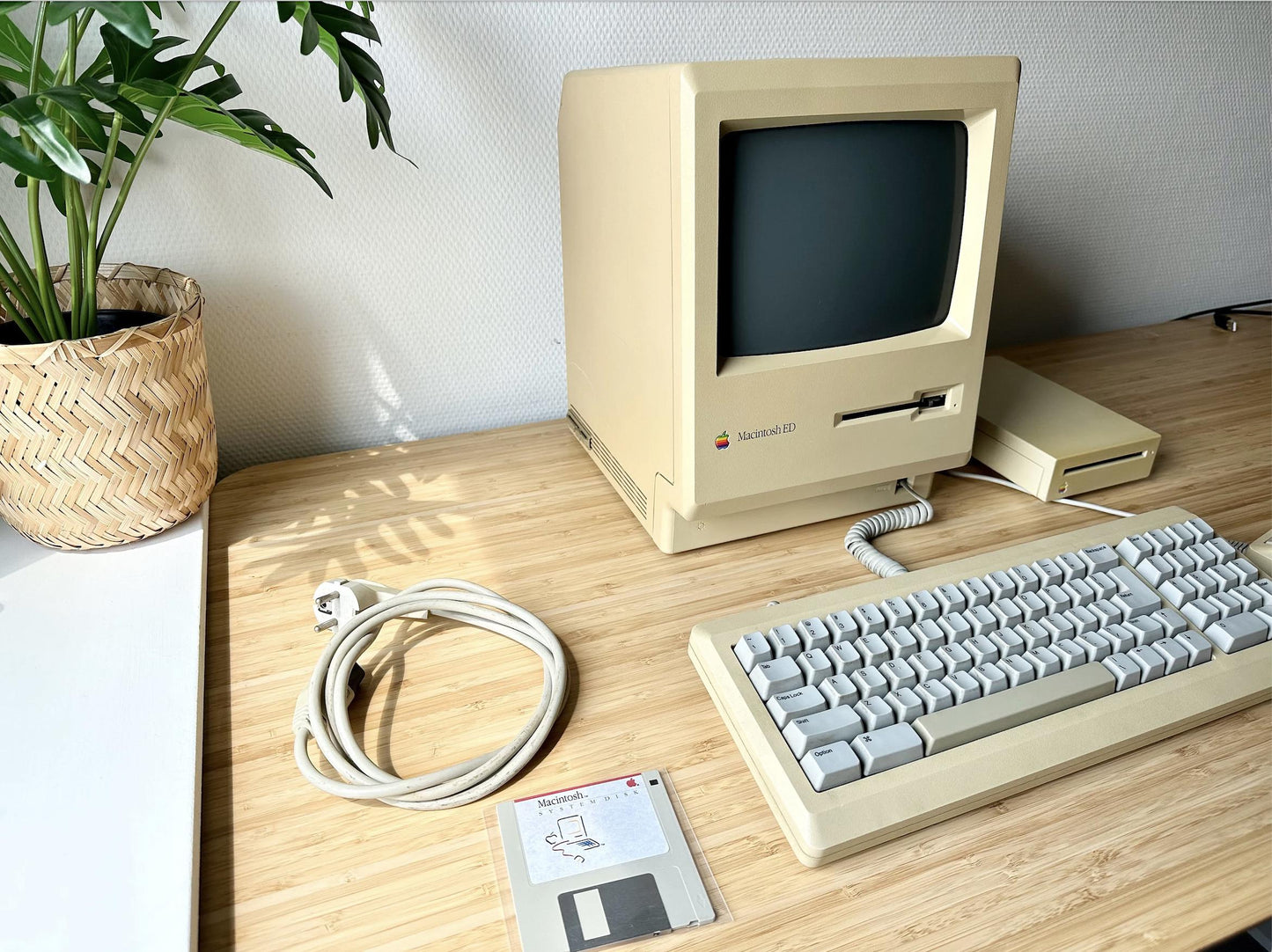 Vintage Apple Macintosh 512k