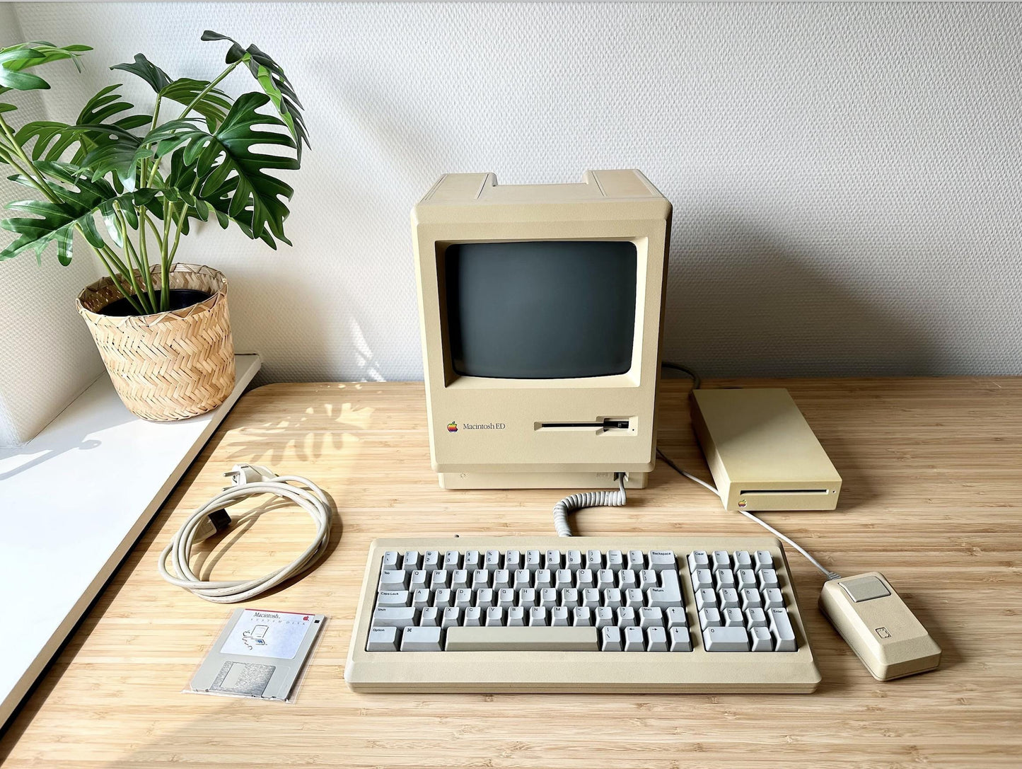 Vintage Apple Macintosh 512k