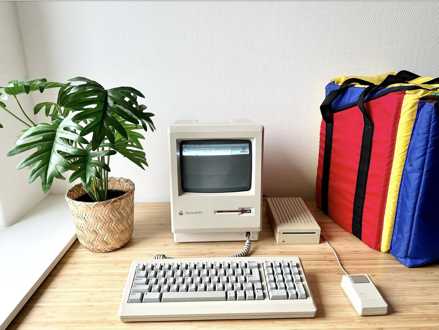 Apple Macintosh 512K ED signed by "Steve Jobs"