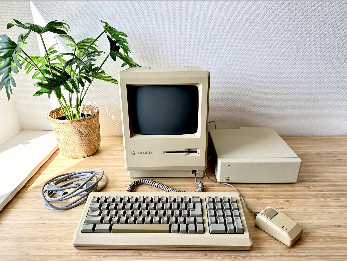 Vintage Apple Macintosh Plus 1984