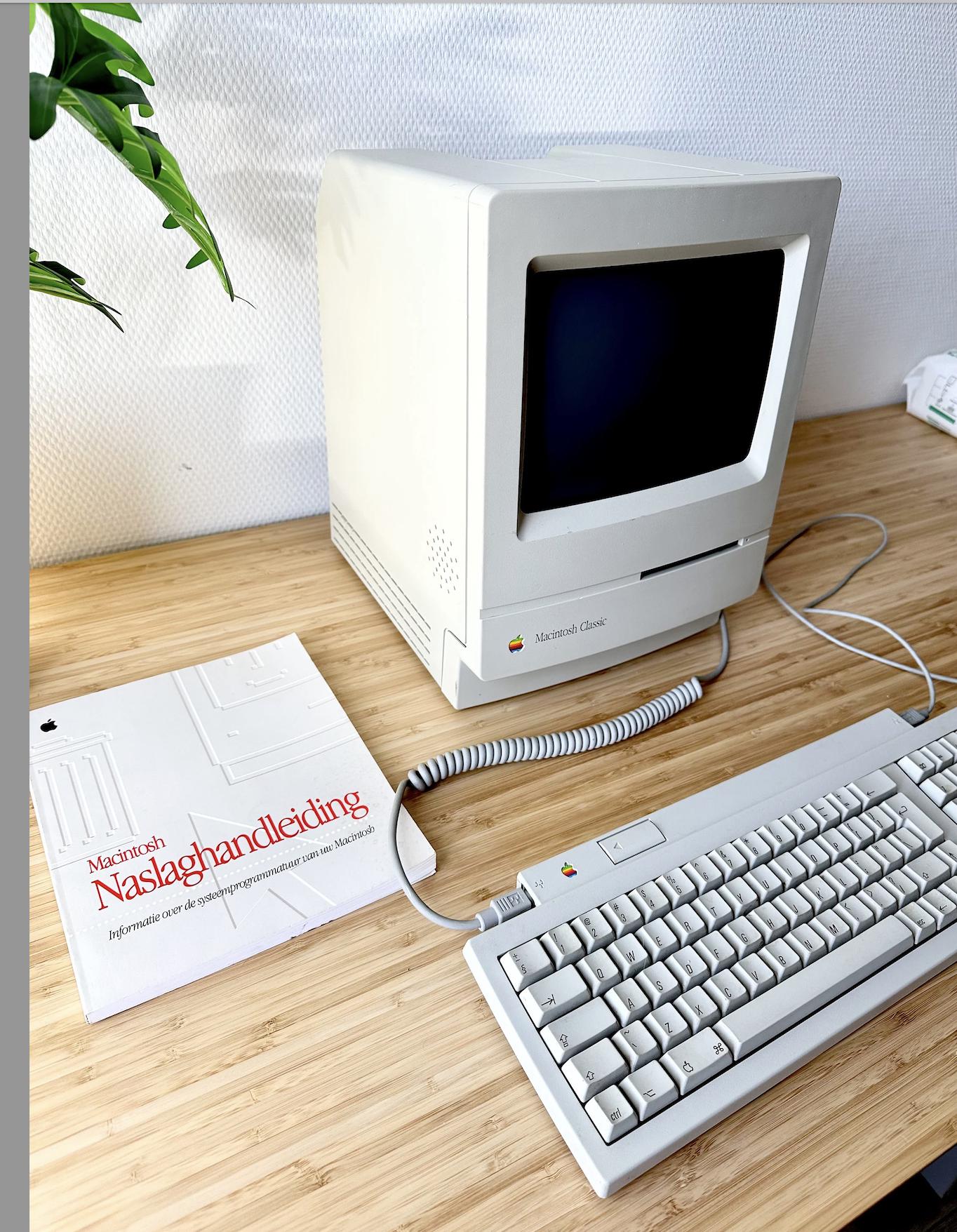 Apple Vintage Macintosh Classic