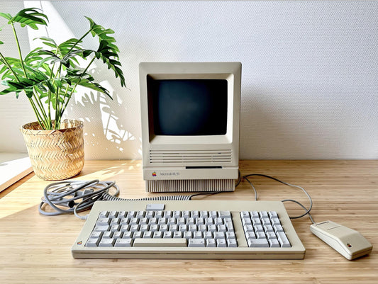 Vintage Macintosh SE Computer - 1987