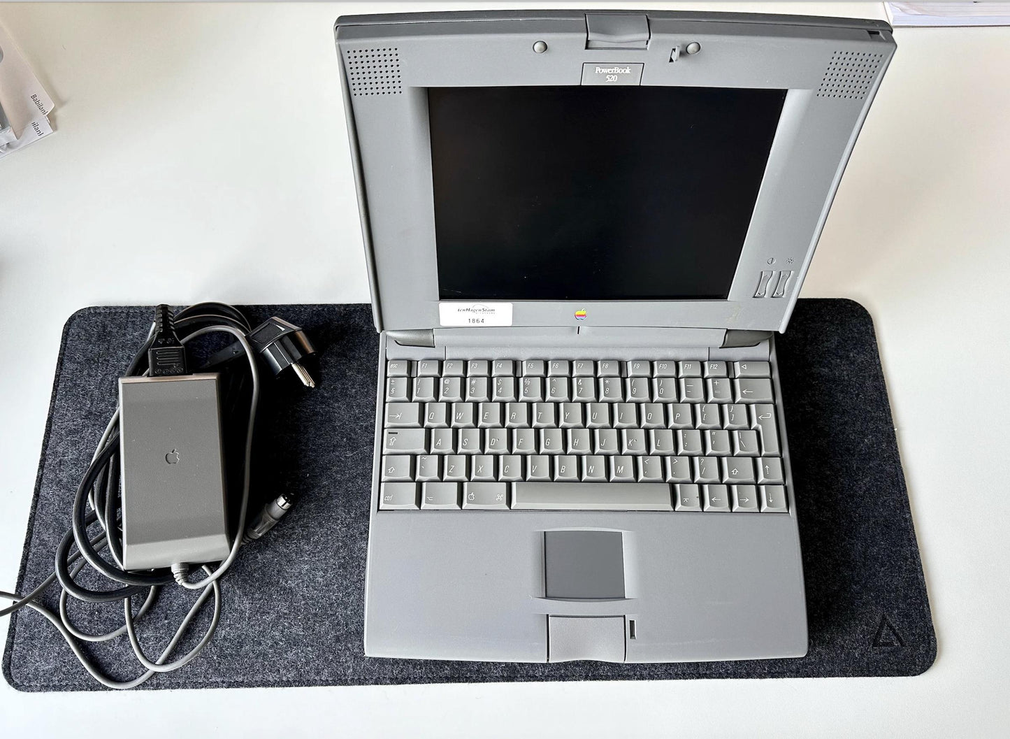 Apple PowerBook 520 Laptop Vintage Retro Macintosh