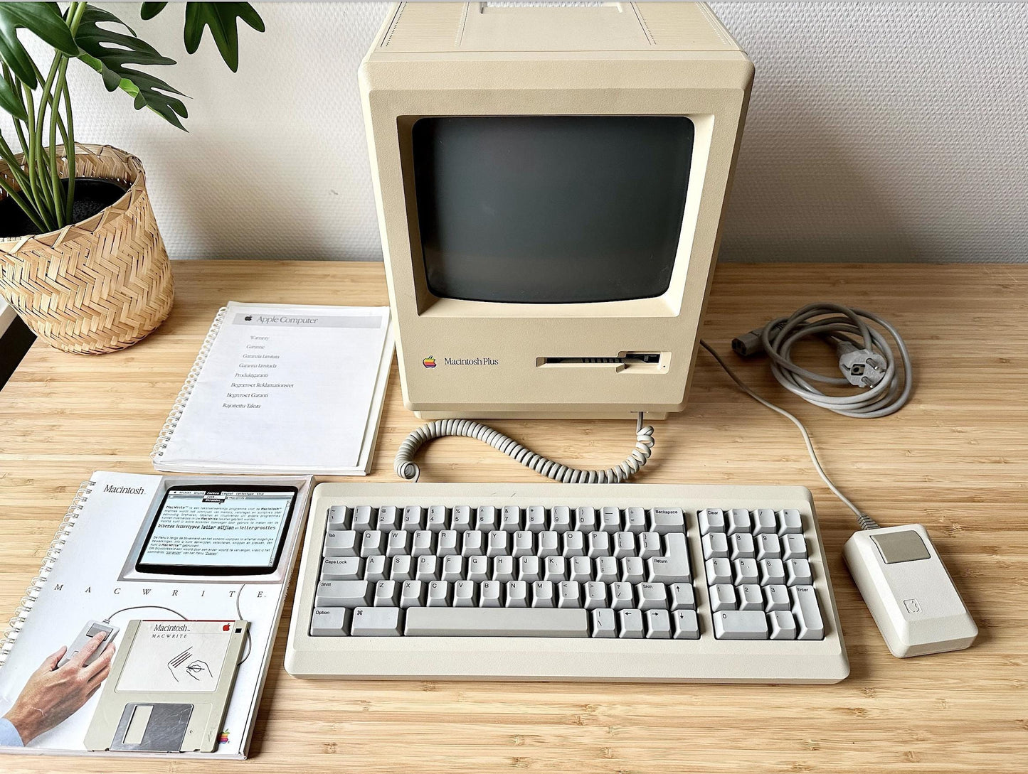 Apple Macintosh Plus