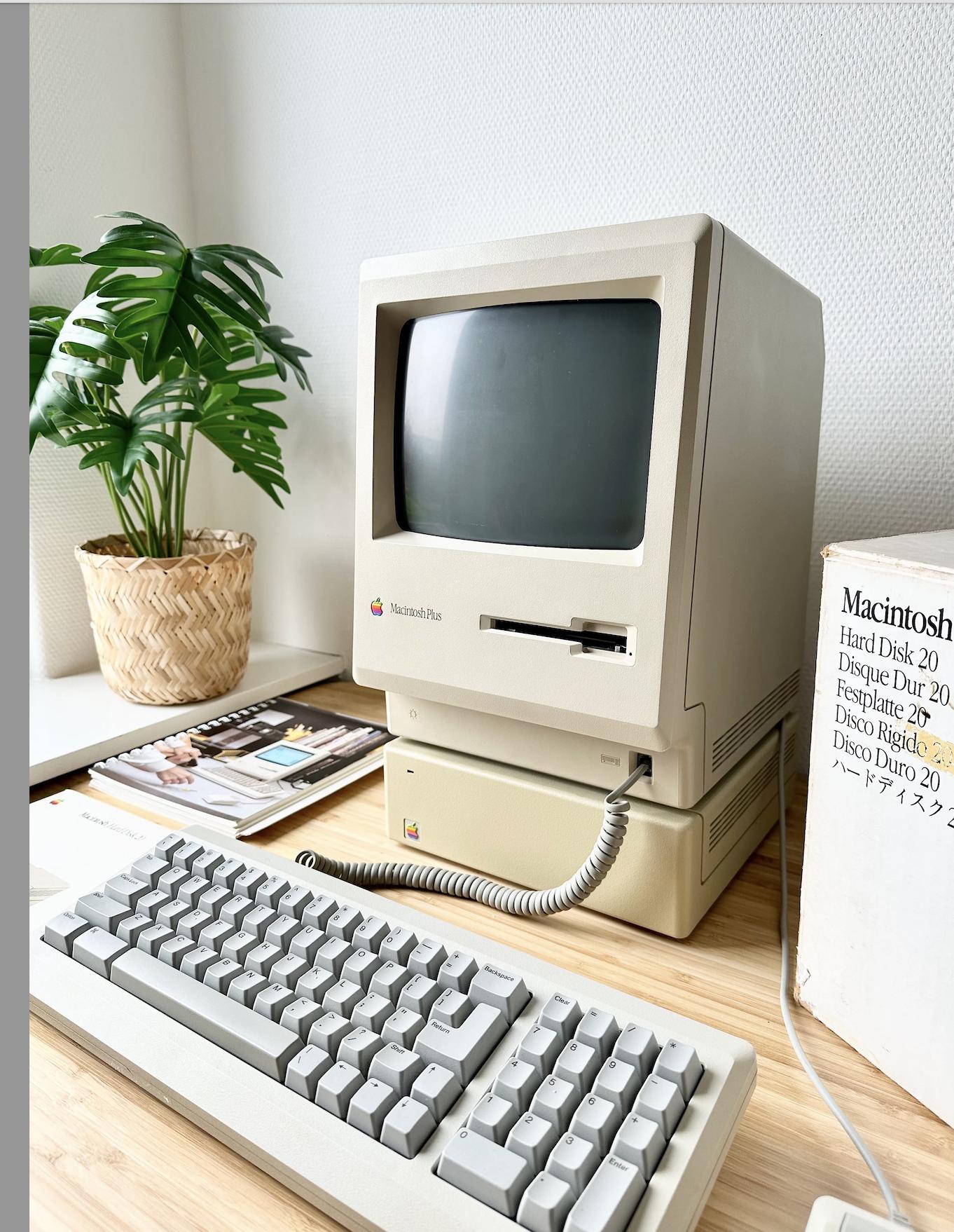 Apple Macintosh Plus with Hard disk 20