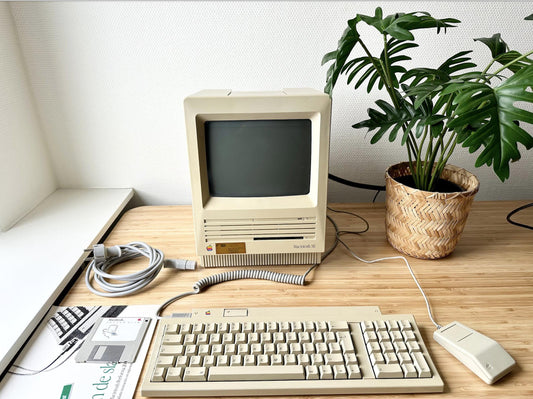 Vintage Macintosh SE