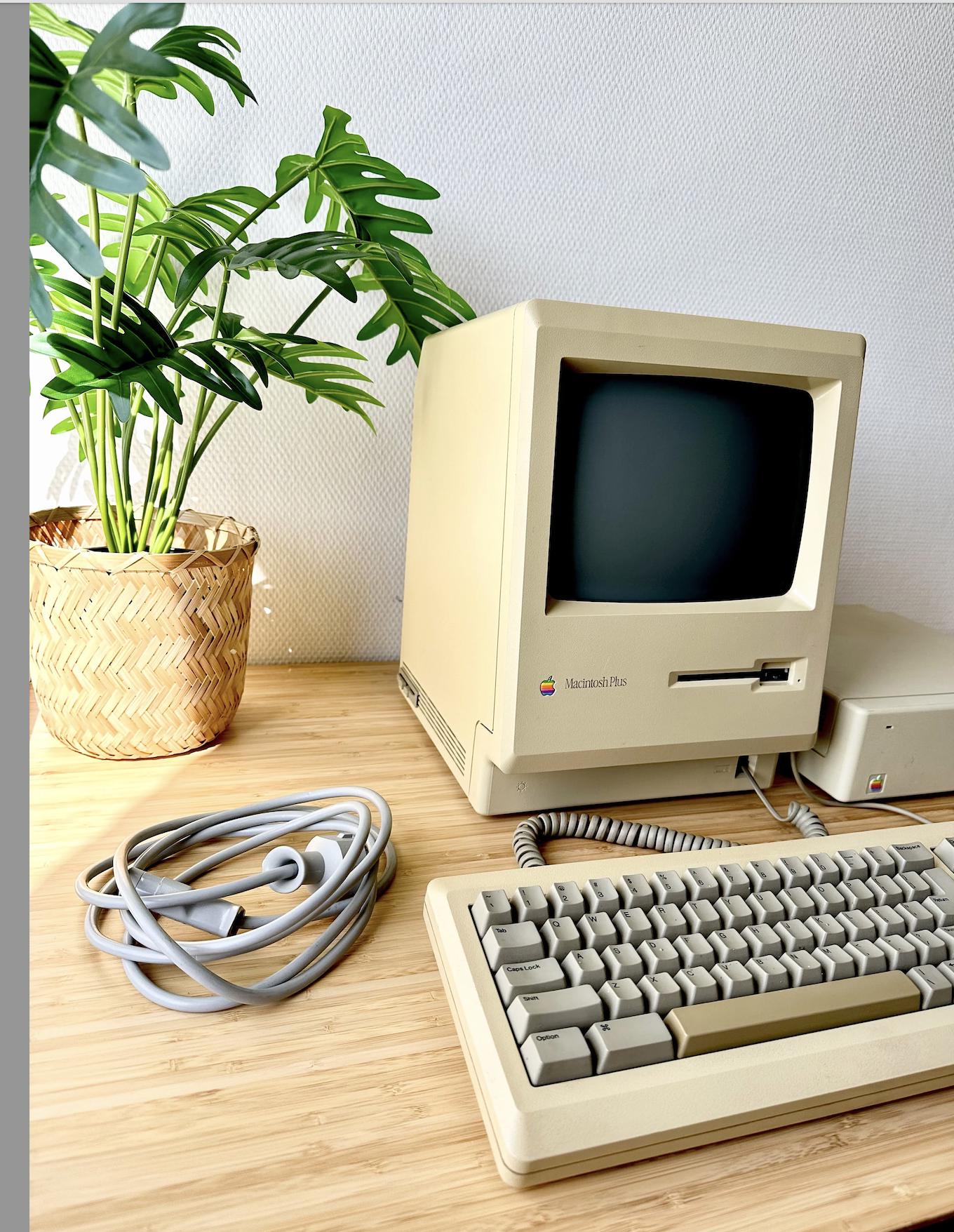 Vintage Apple Macintosh Plus 1984