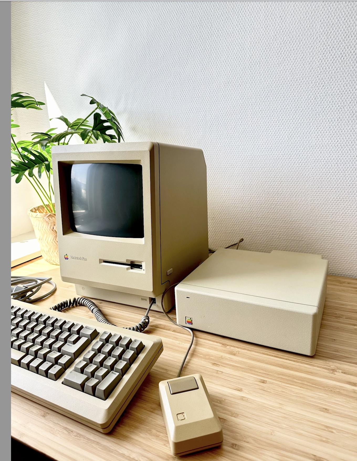 Vintage Apple Macintosh Plus 1984