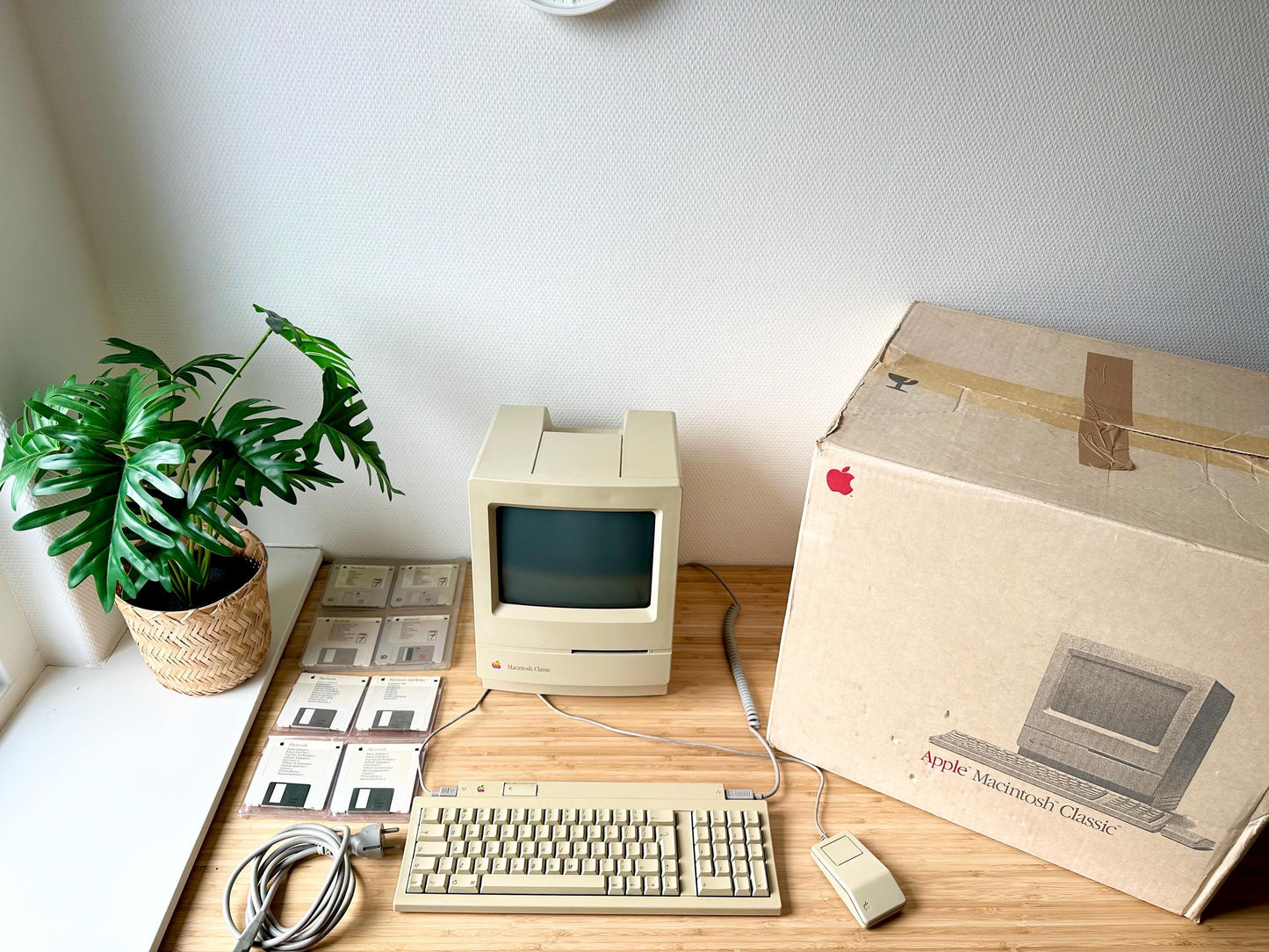 Vintage Apple Macintosh Classic with Original Packaging and Accessories