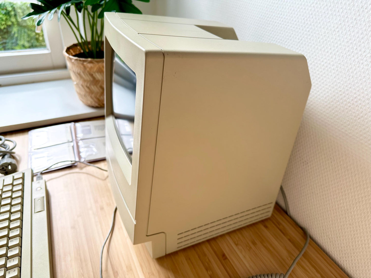 Vintage Apple Macintosh Classic with Original Packaging and Accessories