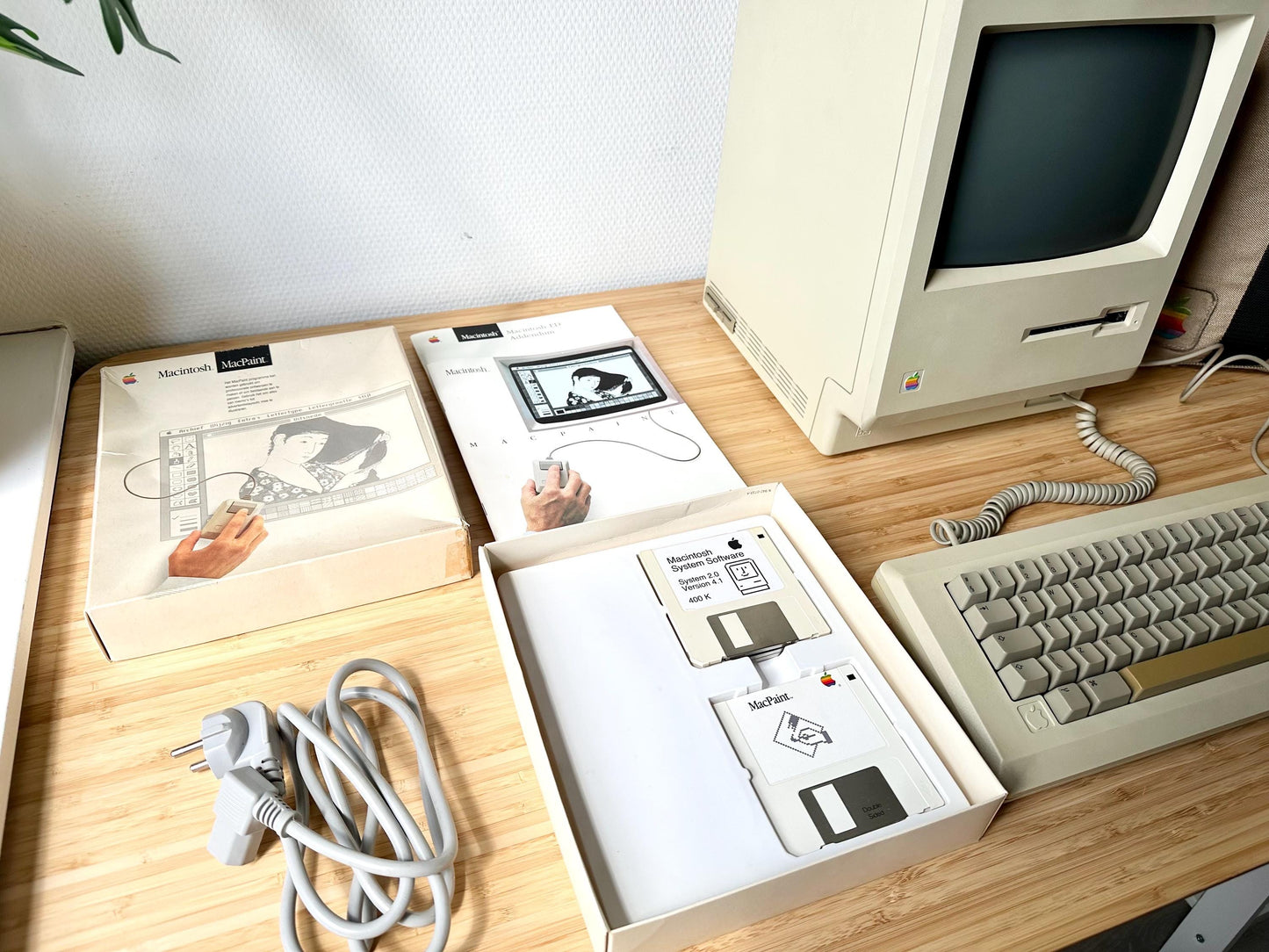 1984 Apple Macintosh 128k - Complete Set