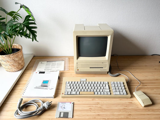 Vintage Macintosh SE Computer - 1987