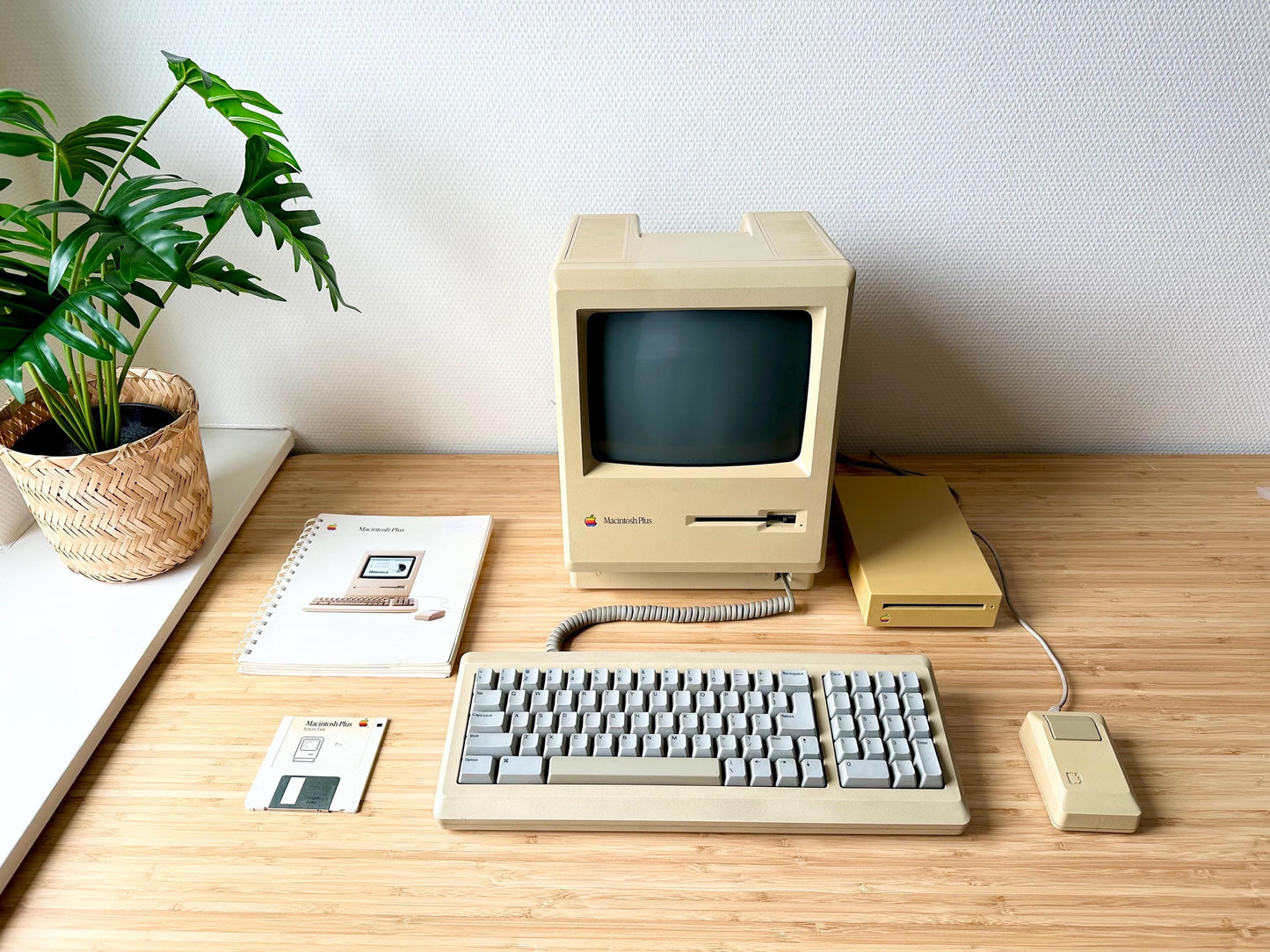 Apple Macintosh Plus - Signed by "Steve Jobs"