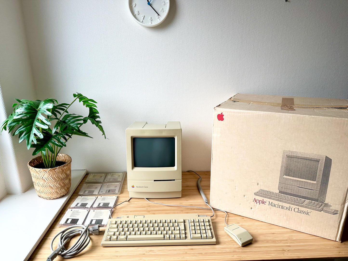 Vintage Apple Macintosh Classic with Original Packaging and Accessories