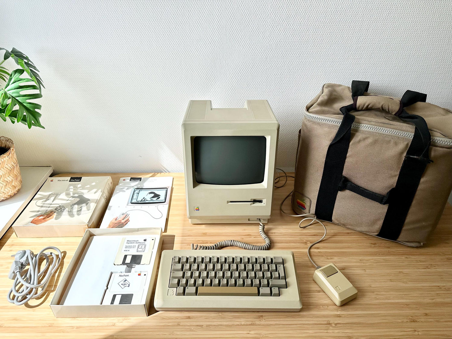 1984 Apple Macintosh 128k - Complete Set